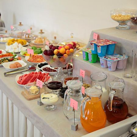 Voyage Hotel Бишкек Екстериор снимка