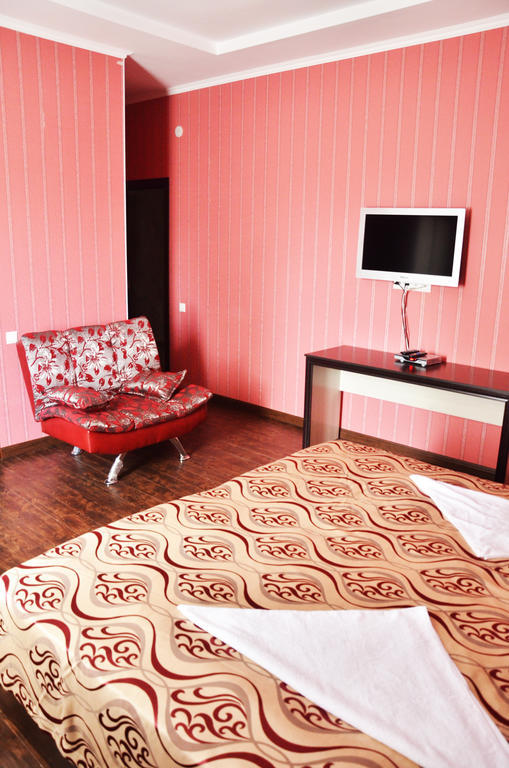 Voyage Hotel Бишкек Стая снимка