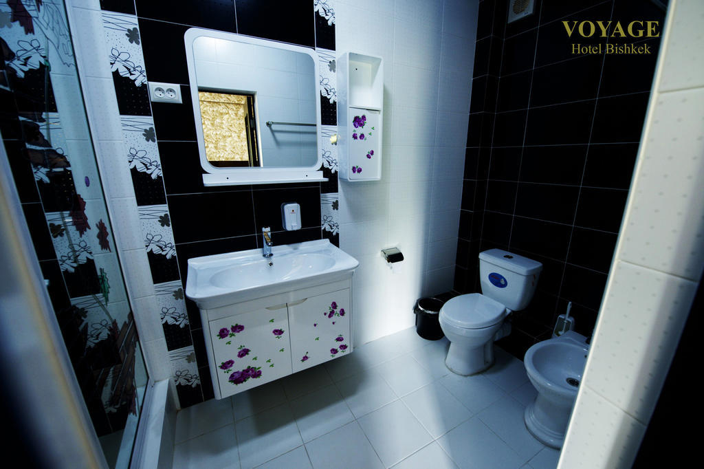 Voyage Hotel Бишкек Екстериор снимка