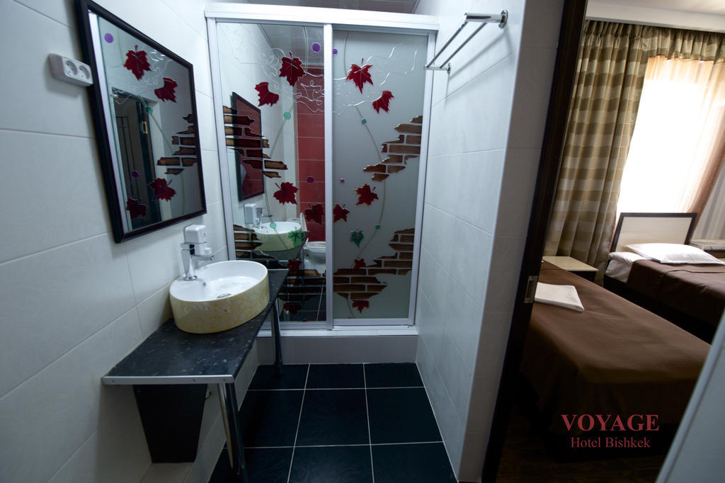 Voyage Hotel Бишкек Стая снимка