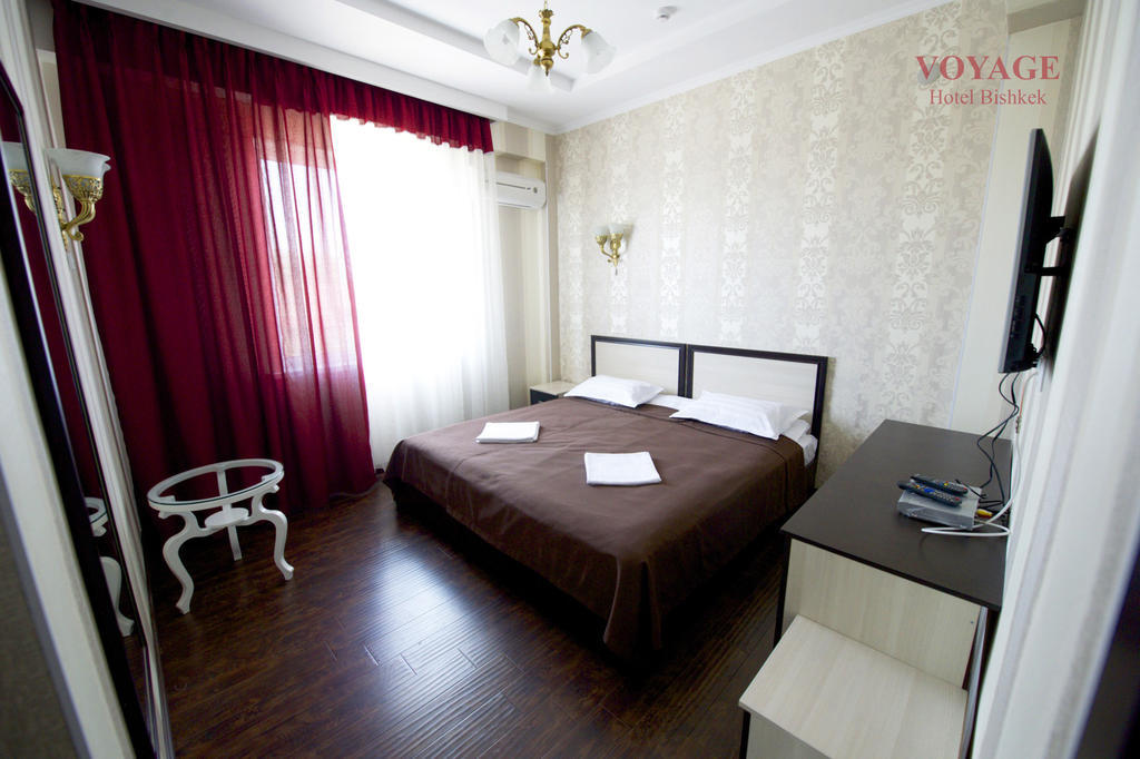 Voyage Hotel Бишкек Стая снимка