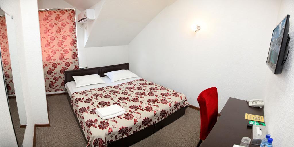 Voyage Hotel Бишкек Екстериор снимка