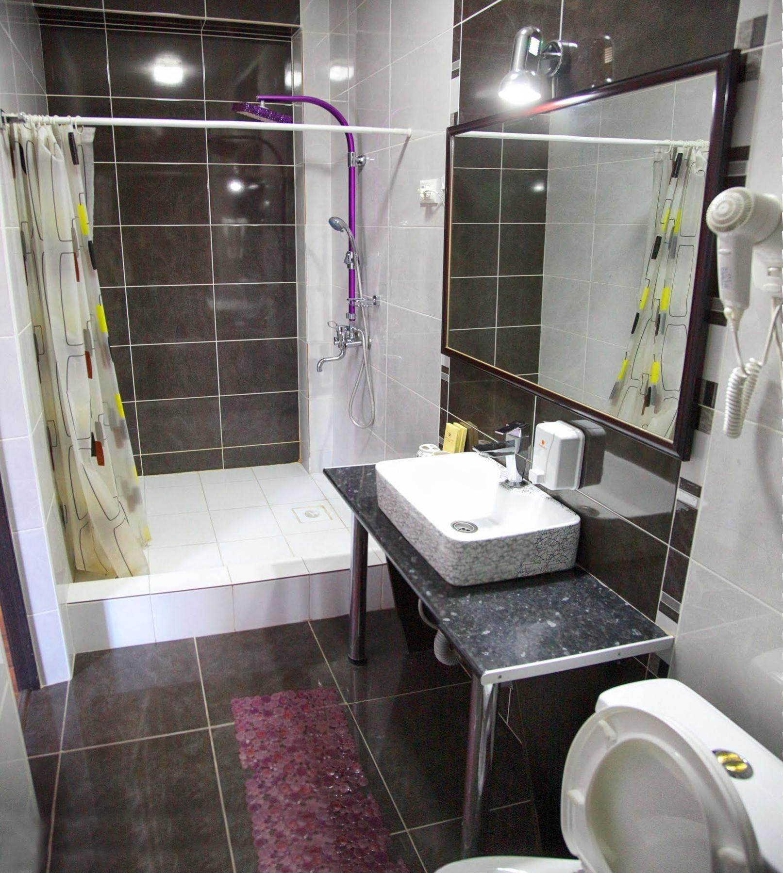 Voyage Hotel Бишкек Екстериор снимка