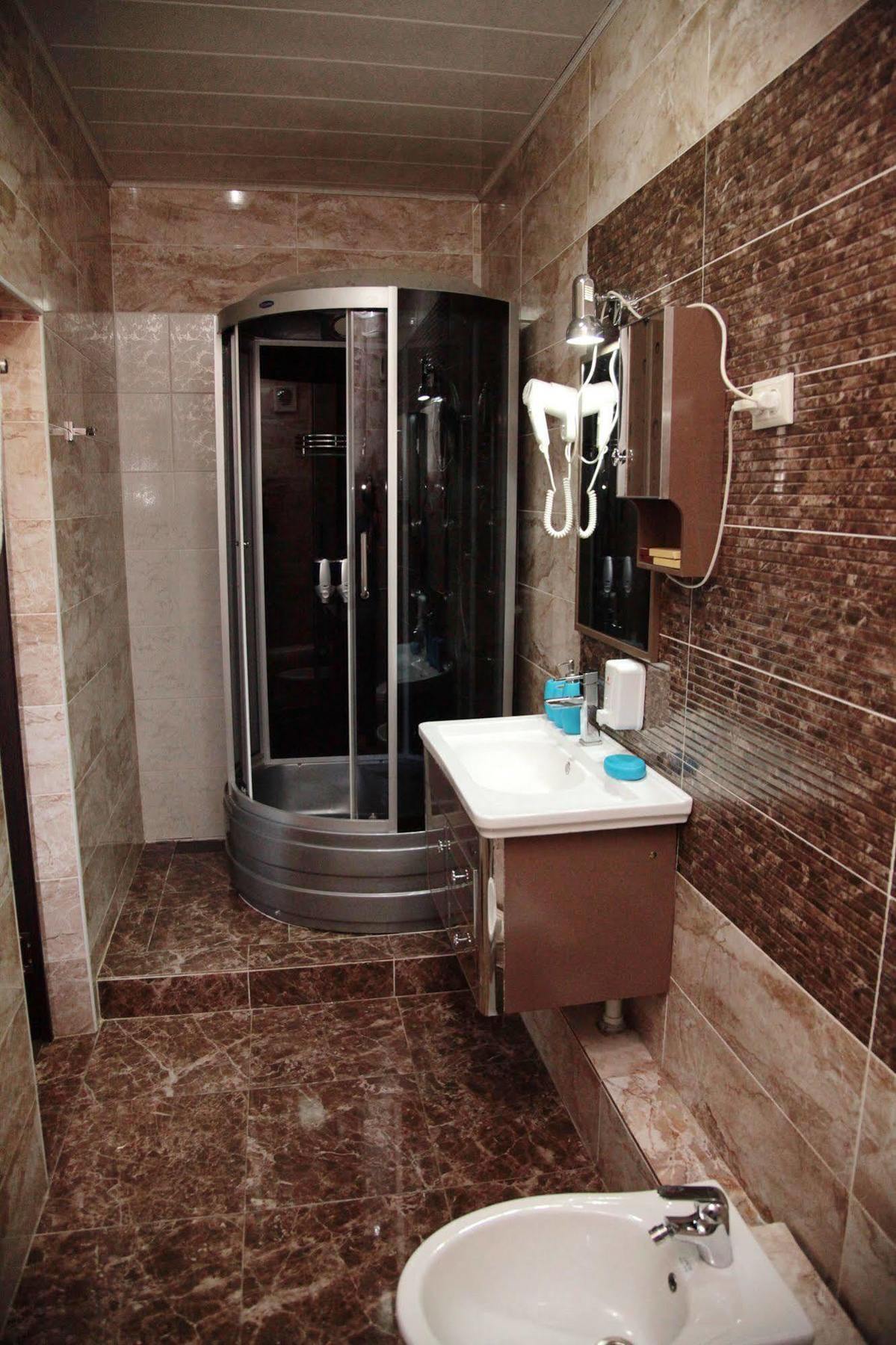 Voyage Hotel Бишкек Екстериор снимка
