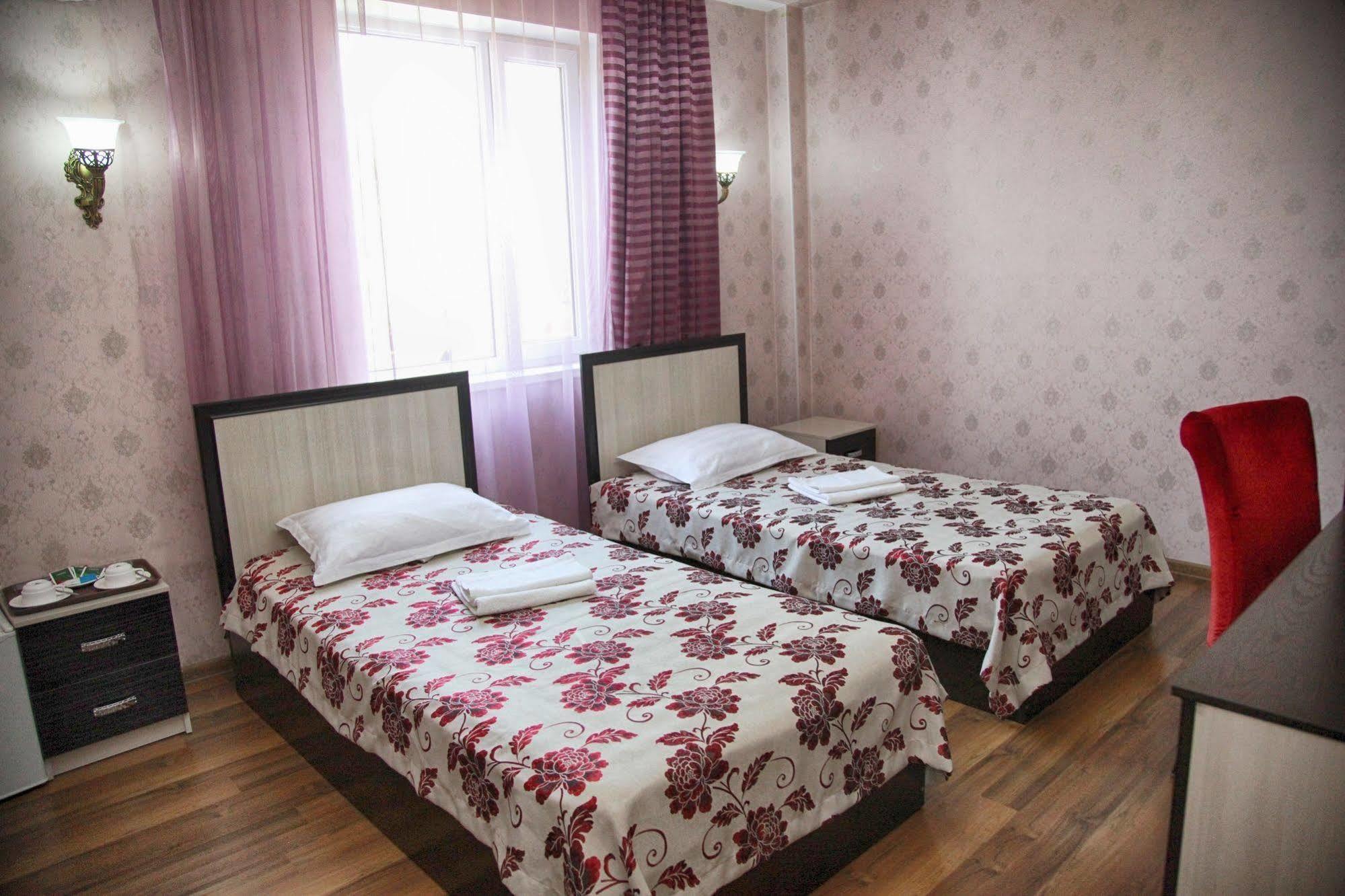 Voyage Hotel Бишкек Екстериор снимка