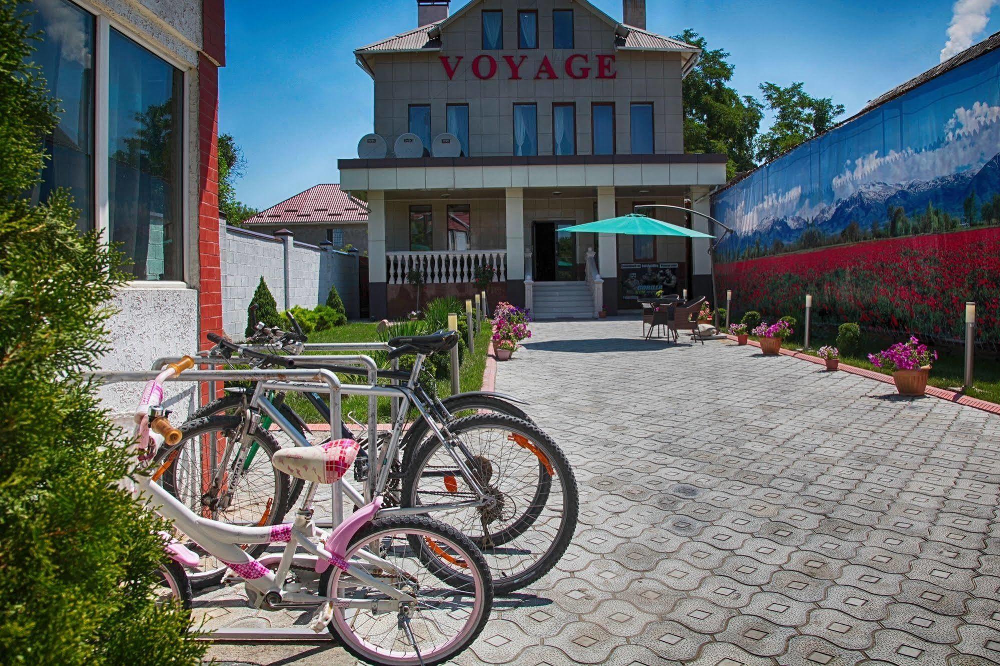 Voyage Hotel Бишкек Екстериор снимка