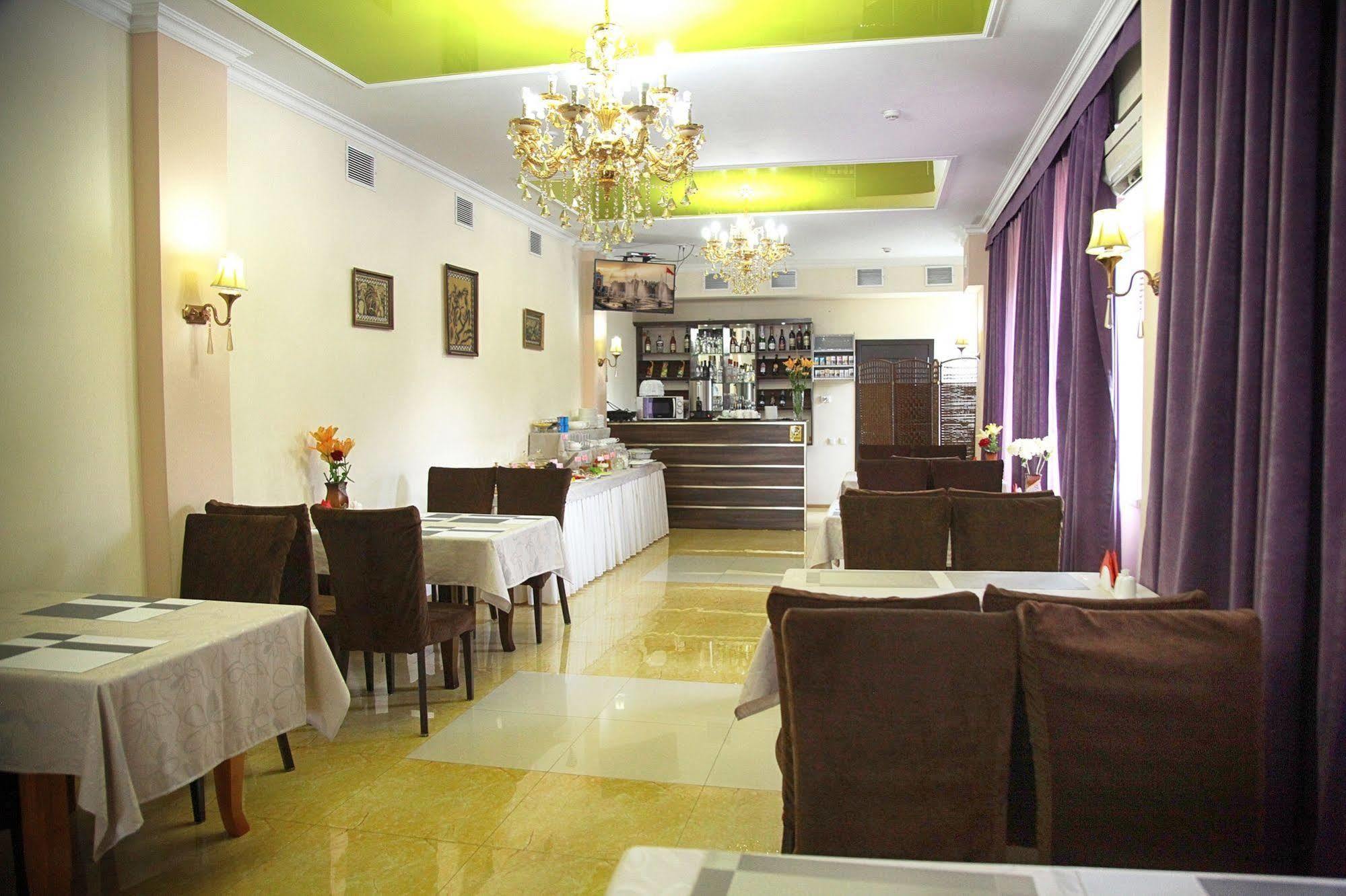 Voyage Hotel Бишкек Екстериор снимка