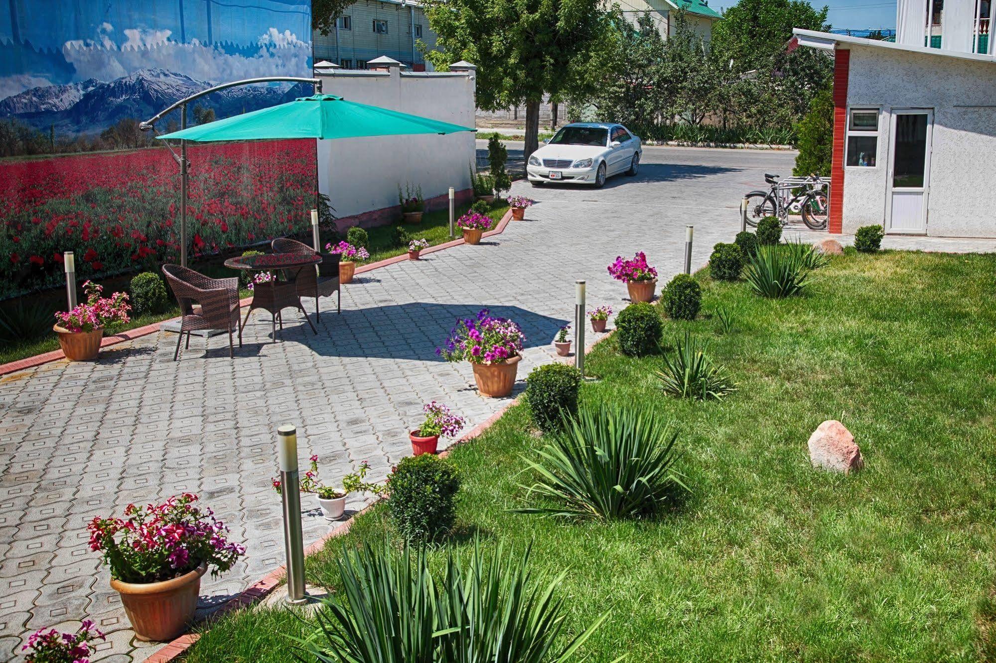 Voyage Hotel Бишкек Екстериор снимка
