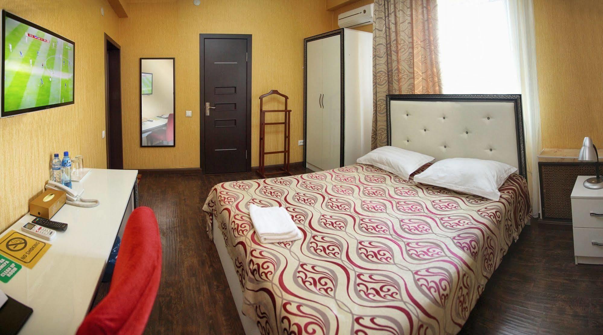 Voyage Hotel Бишкек Екстериор снимка