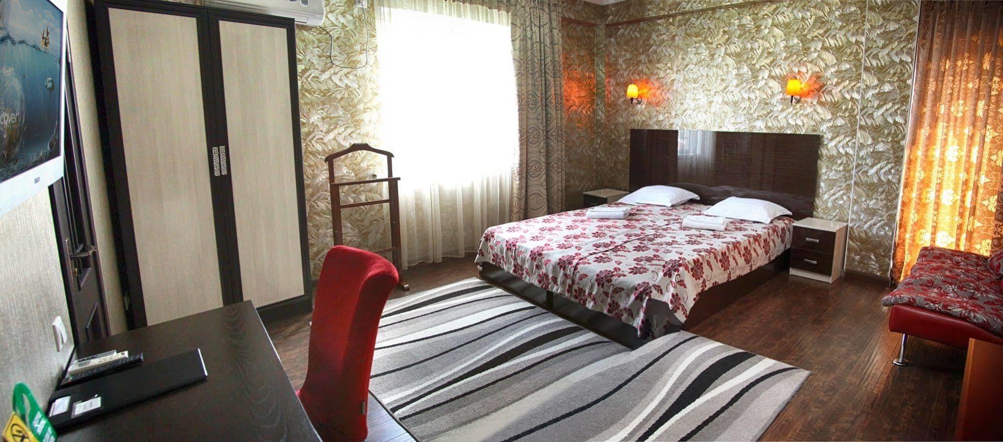 Voyage Hotel Бишкек Екстериор снимка